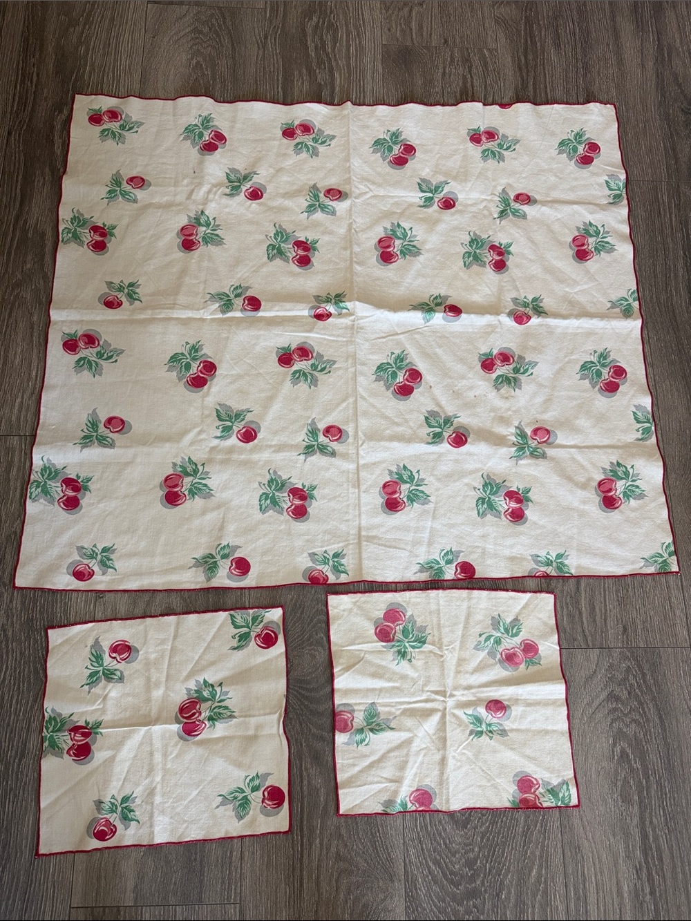 Vintage Square Small Cherries Table Cloth Cover with Napkins